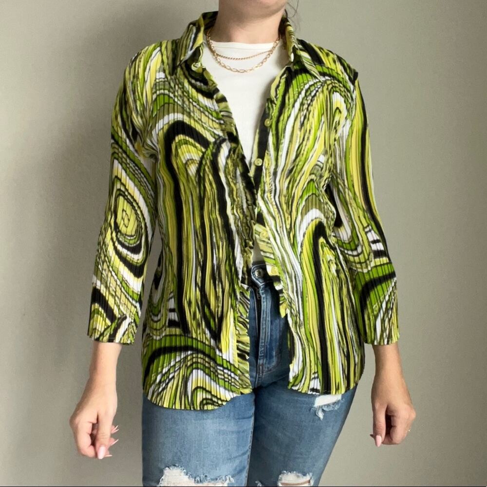 Vintage Essentials by Milano Green and Black Swirl Crinkle Button Down Shirt